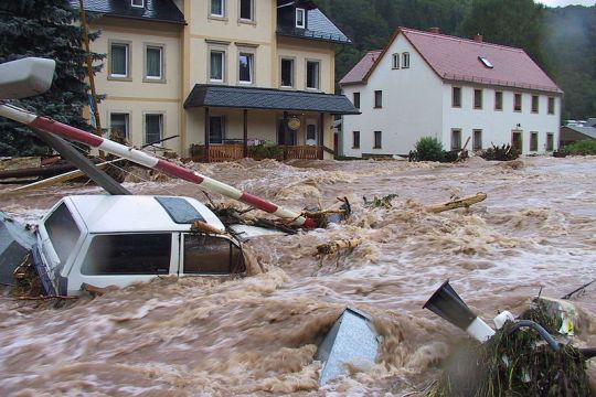 Zerstörung im sächsischen Schlottwitz durch Hochwasser 2002