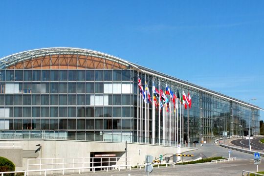 Blick auf die Europäische Investitionsbank in Luxemburg