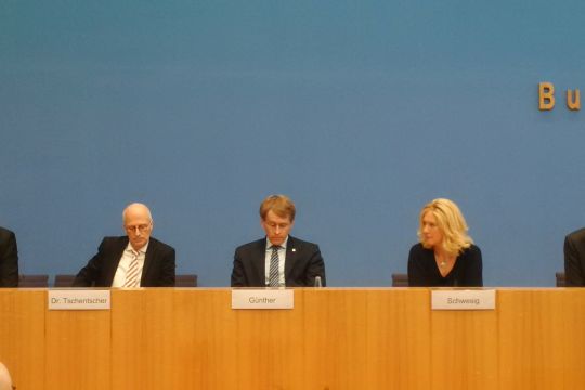 Die Ministerpräsidenten Andreas Bovenschulte aus Bremen, Peter Tschentscher aus Hamburg, Daniel Günther aus Kiel, Manuela Schwesig aus Schwerin und Stephan Weil aus Hannover.