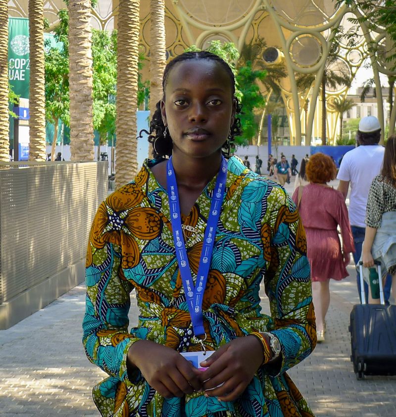 Die ugandische Aktivistin Denise Ayebare auf dem Klimagipfel in Dubai.