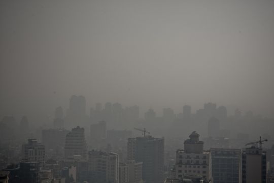 Smog in Teheran, aufgenommen 2008.