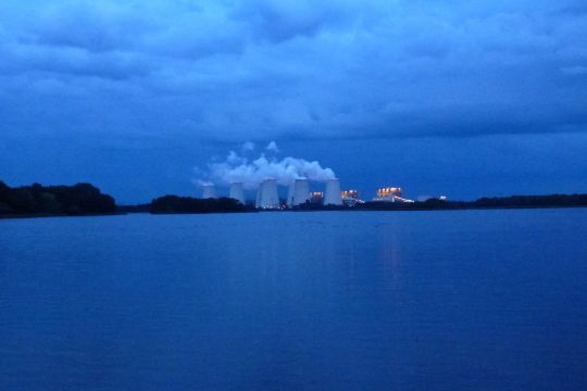 Hier ist das Braunkohlekraftwerk Jänschwalde in der Lausitz zu sehen