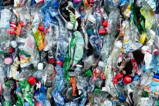 Zusammengepresste Plastikflaschen