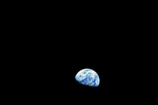 Die Erde, vom Mond aus gesehen.