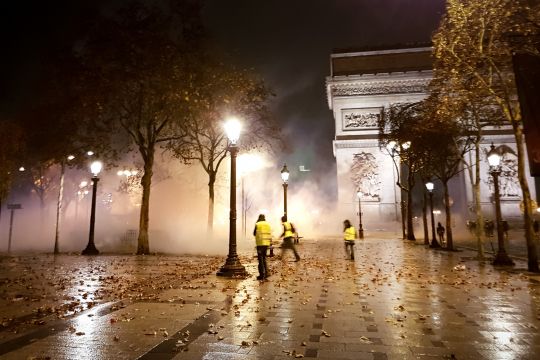 "Gilets Jaunes"-Proteste in Paris am Triumphbogen.