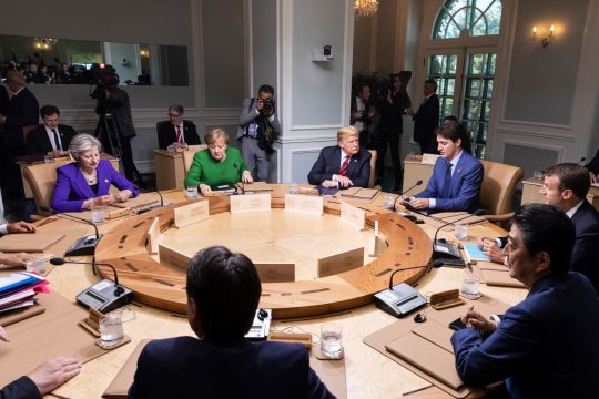 Hier sind die G7-Vertreter bei einem Arbeitstreffen am ersten Gipfeltag zu sehen