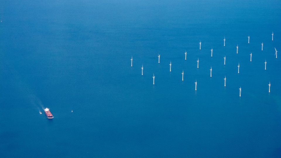 Windpark im dänischen Öresund, von oben gesehen.