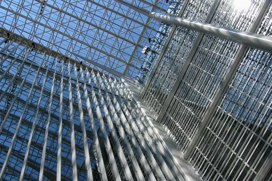 Blick nach schräg oben im Atrium der Weltbank in Washington.