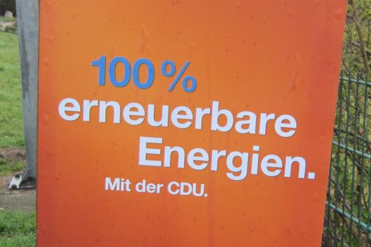 CDU-Wahlplakat mit der Aufschrift: "100 Prozent erneuerbare Energien. Mit der CDU."