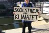 Greta Thunberg mit ihrem Plakat "Skolstrejk för klimatet" ("Schulstreik fürs Klima") vor dem schwedischen Reichstag.