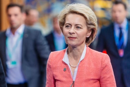 Porträtaufnahme von Ursula von der Leyen.