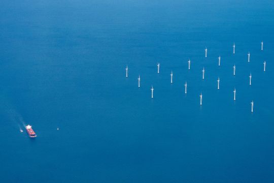 Windpark im dänischen Öresund, von oben gesehen.