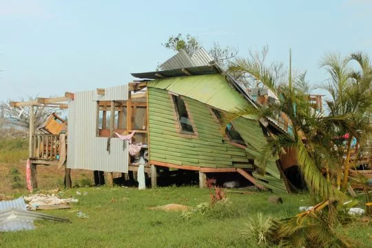 Zerstörtes Haus nach dem Zyklon Winston in Fidschi