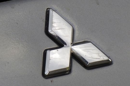 Das Logo des japanischen Konzerns Mitsubishi.