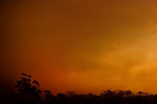 Orangerot verfärberter Himmel im Südosten Australiens während der Buschfeuer 2019/2020