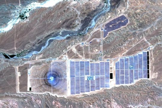 Das Solarkraftwerk Ouarzazate aus dem Weltraum.