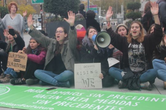 Fridays-for-Future-Demonstration kurz vor Beginn des Klimagipfels in Madrid: Jugendliche protestieren mit Slogans wie 