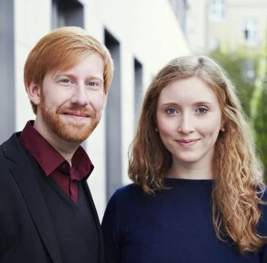 Porträtaufnahme von Nora Sophie Griefahn und Tim Janßen.