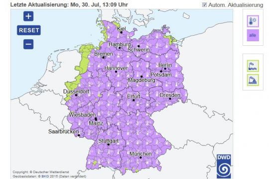 Hier ist die Warnkarte des Deutschen Wetterdienstes für Montag, den 30. Juli 2018, zu sehen, mit Hitzewarnungen fast überall im Bundesgebiet