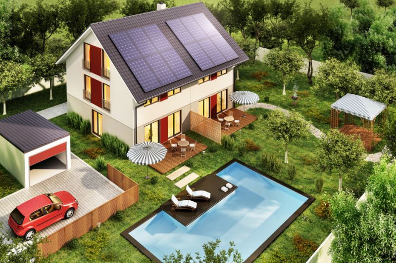 Eigenheim mit Solardach, Swimmingpool und Elektroauto.