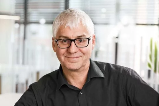 Porträtaufnahme von Ralf Schmidt-Pleschka.