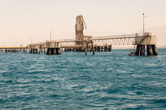 Anlagen im Ölhafen von Eilat am Roten Meer.
