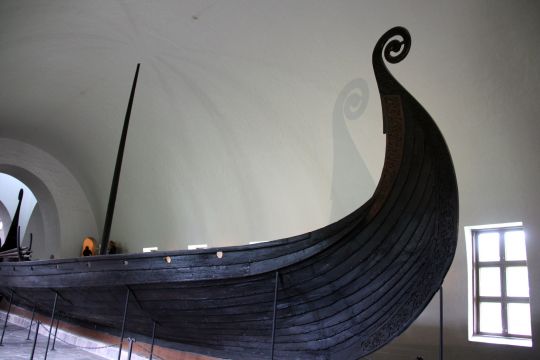 Wikinger-Langschiff aus dem 9. Jahrhundert im Museum.