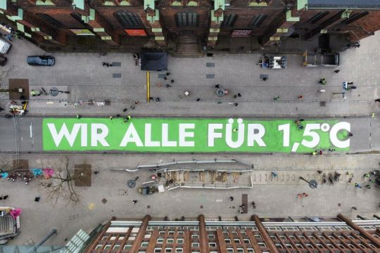 Straßenbild "Wir alle für 1,5 Grad" in Hamburg zum Globalen Klimastreik im März 2021