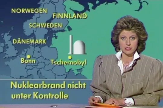 Tagesschau-Screenshot vom 29. April 1986 mit einer Europakarte und der Schlagzeile: Nuklearbrand nicht unter Kontrolle.