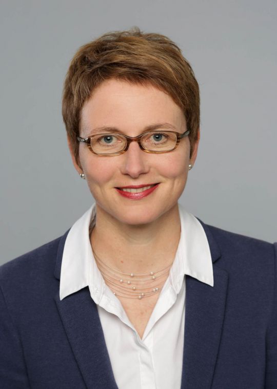 Porträtaufnahme von Susanne Dröge.