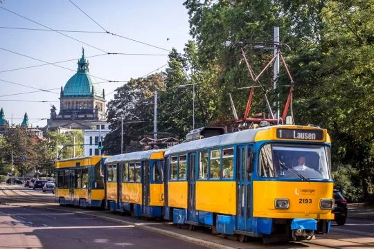 Straßenbahn in der Nähe des Leipziger Hauptbahnhofs.