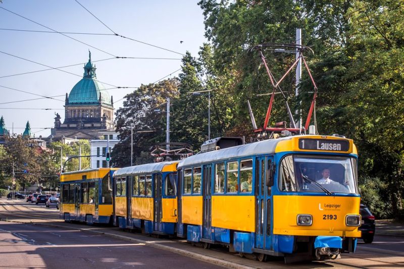 Straßenbahn in der Nähe des Leipziger Hauptbahnhofs.