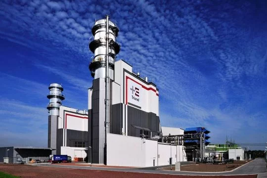 Modernes Gas-und-Dampfturbinenkraftwerk.