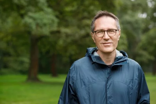 Porträtaufnahme von Sascha Müller-Kraenner