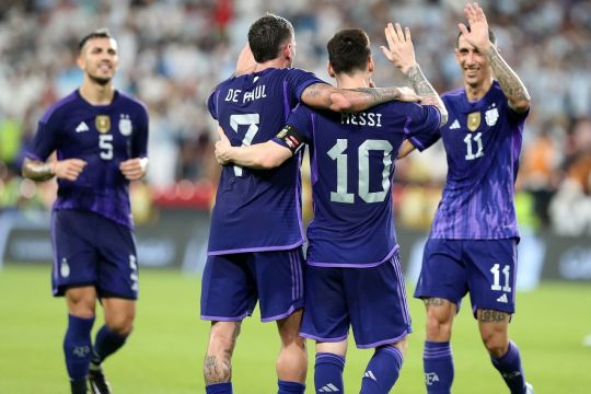 Spieler der argentinischen Nationalmannschaft freuen sich über ein Tor.