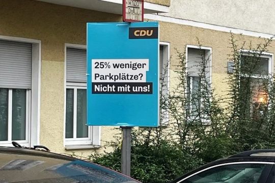 CDU-Wahlplakat mit der Aufschrift: 25 Prozent weniger Parkplätze? Nicht mit uns!