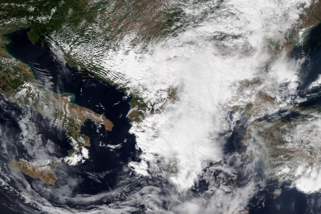Satellitenaufnahme eines Sturmtiefs, das ganz Griechenland überdeckt.