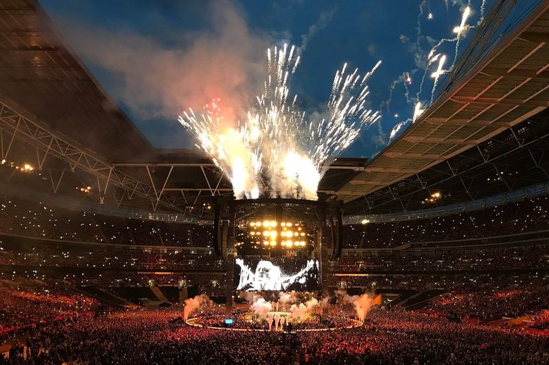 Abschluss des Konzerts von Adele am 28. Juni 2017 im Londoner Wembley-Stadion mit einer bombastischen Lichtshow.