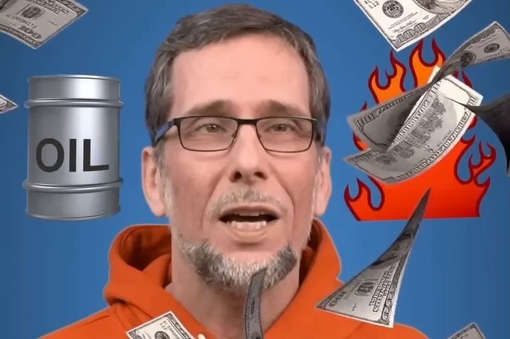 Aufmacherbild: Volker Quaschning im orangefarbenen Kapuzenpulli, hinter ihm ein Ölfass, eine brennende Gasflamme und durcheinanderwirbelnde Dollarscheine.