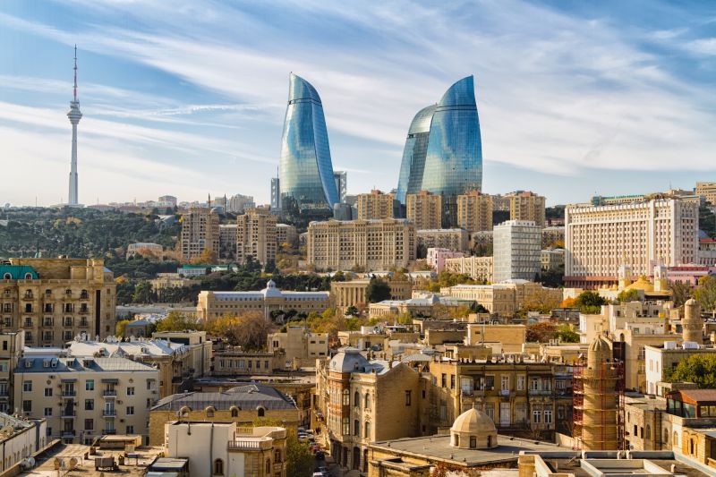 Ein Panoramabild von Baku.