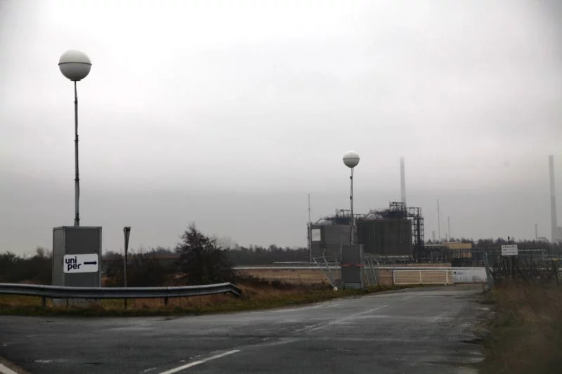 LNG-Terminal Wilhelmshaven von Land aus gesehen.